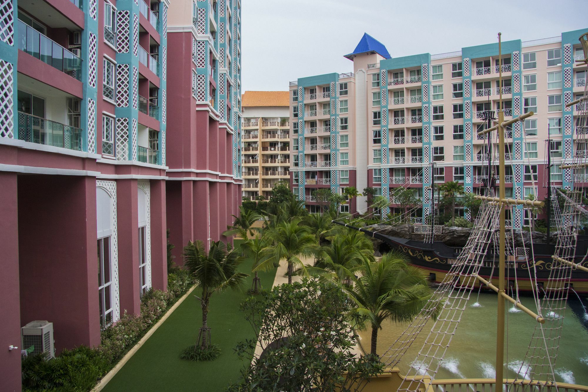 Grande Caribbean Family Apartment Паттайя Экстерьер фото